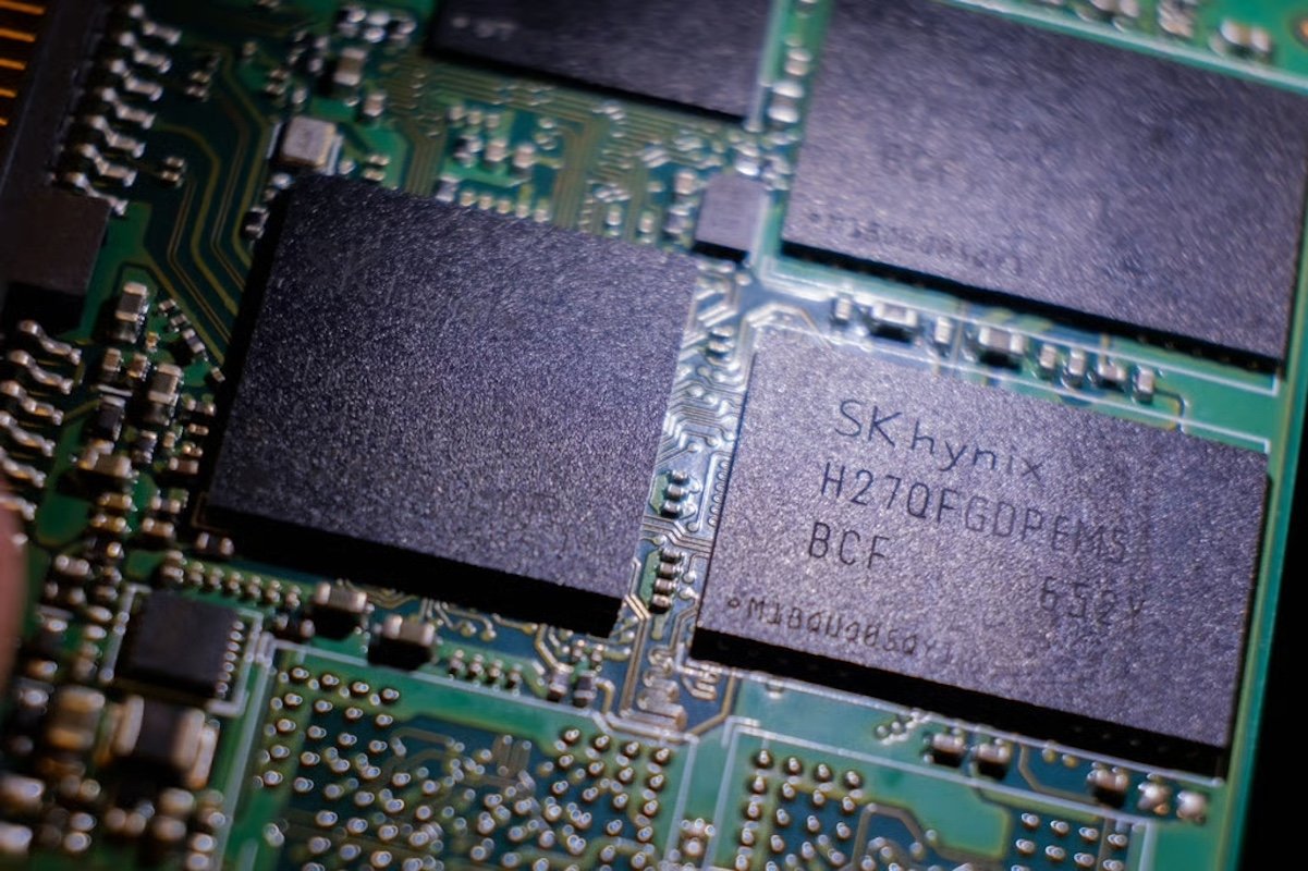 AI Frenzy Puts Asia's Chip-Dependent Economies on a Knife Edge