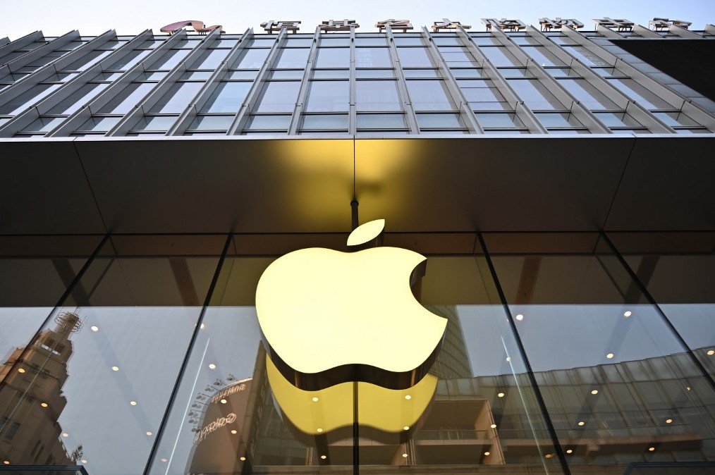 Apple's Holiday Strategy Pivots to Wearables and Services as 5G iPhone Waits