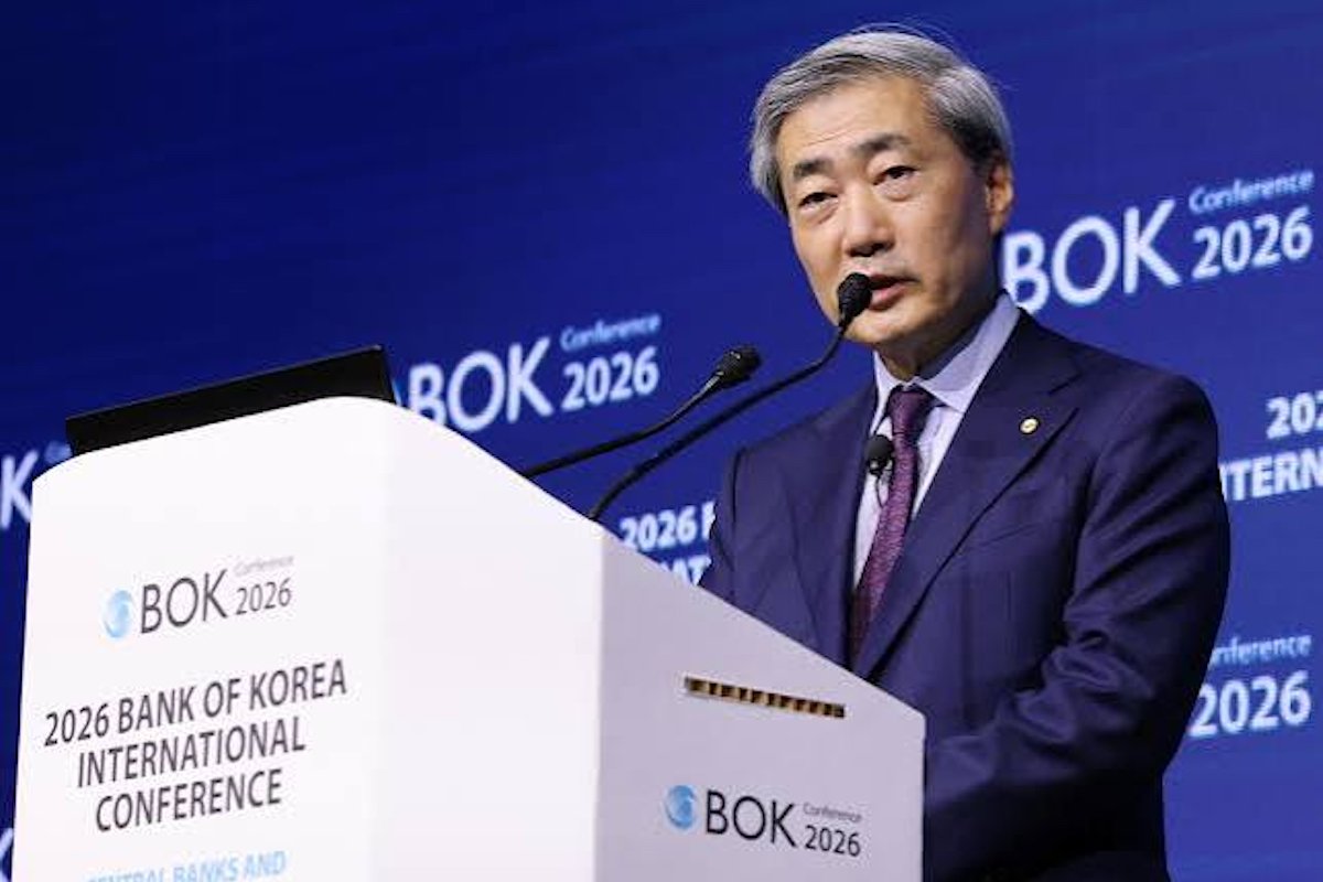 Bank of Korea Rate Hike Challenges Fed's AI Inflation View