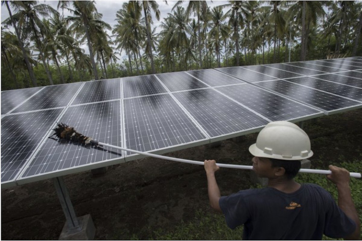 China should build Indonesia's solar capacity, not own it