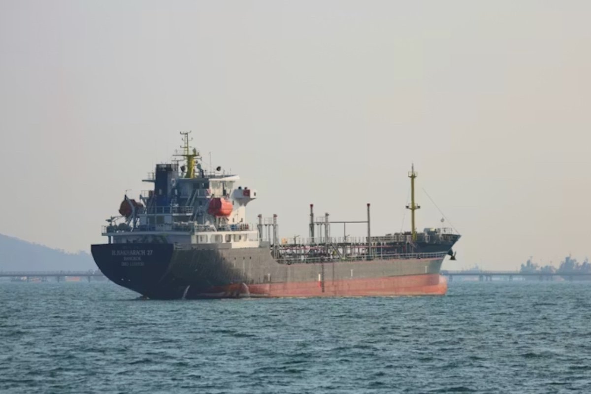 Chinese-linked tanker tests US blockade in Strait of Hormuz, raising risk of confrontation