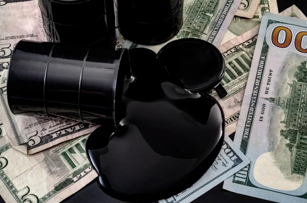 Gulf States Seek Dollar Lifelines as US Currency Dominance Persists