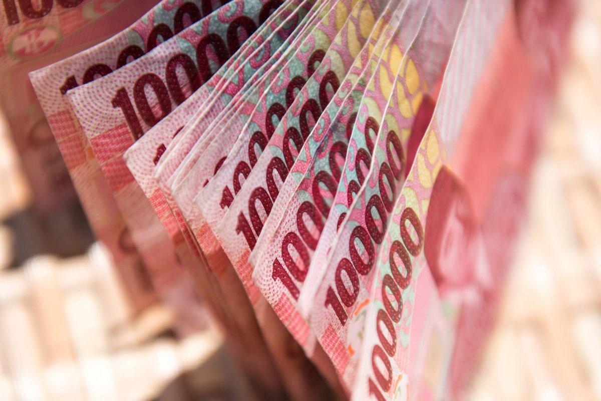 Indonesia's Rupiah Plunge Tests Central Bank Credibility Amid Global Pressures