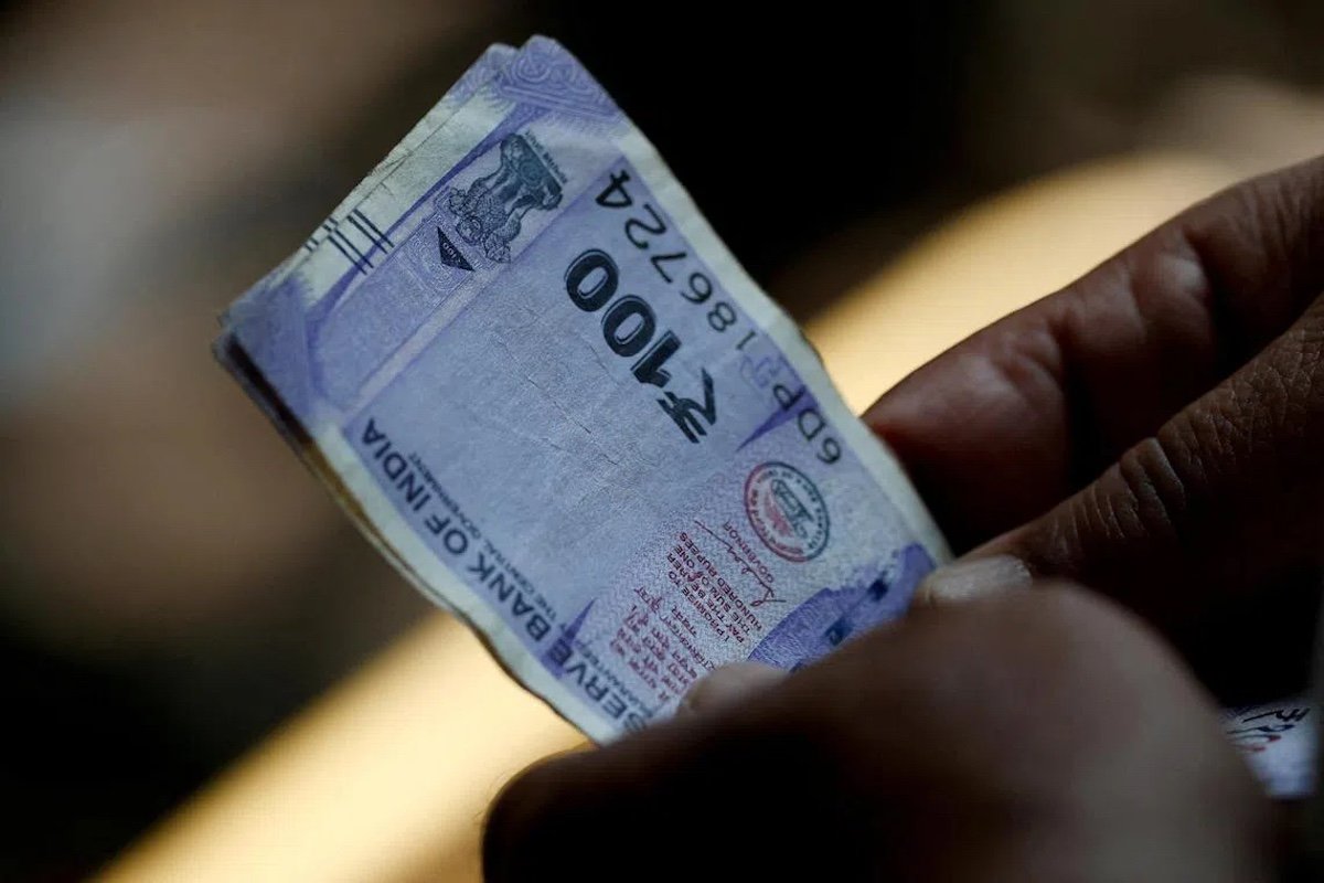 Iran Conflict Strains Asian Currencies as Rupee and Rupiah Lead Declines