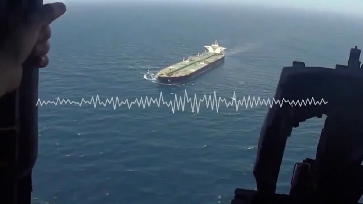Iran Reopens Strait of Hormuz Following Israel-Lebanon Ceasefire, US Maintains Naval Blockade