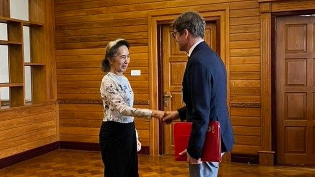 Myanmar's Suu Kyi Photo Op Masks a Deeper Diplomatic Shift