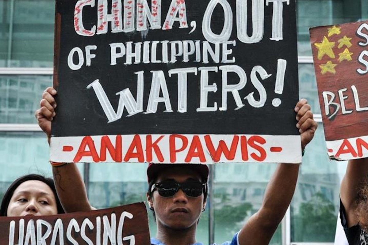 Philippine Lawmakers Challenge Proposed South China Sea Energy Talks with China