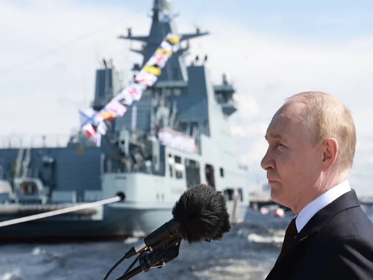 Russian Naval Patrols Deter Estonia from Inspecting Sanctions-Busting Oil Tankers