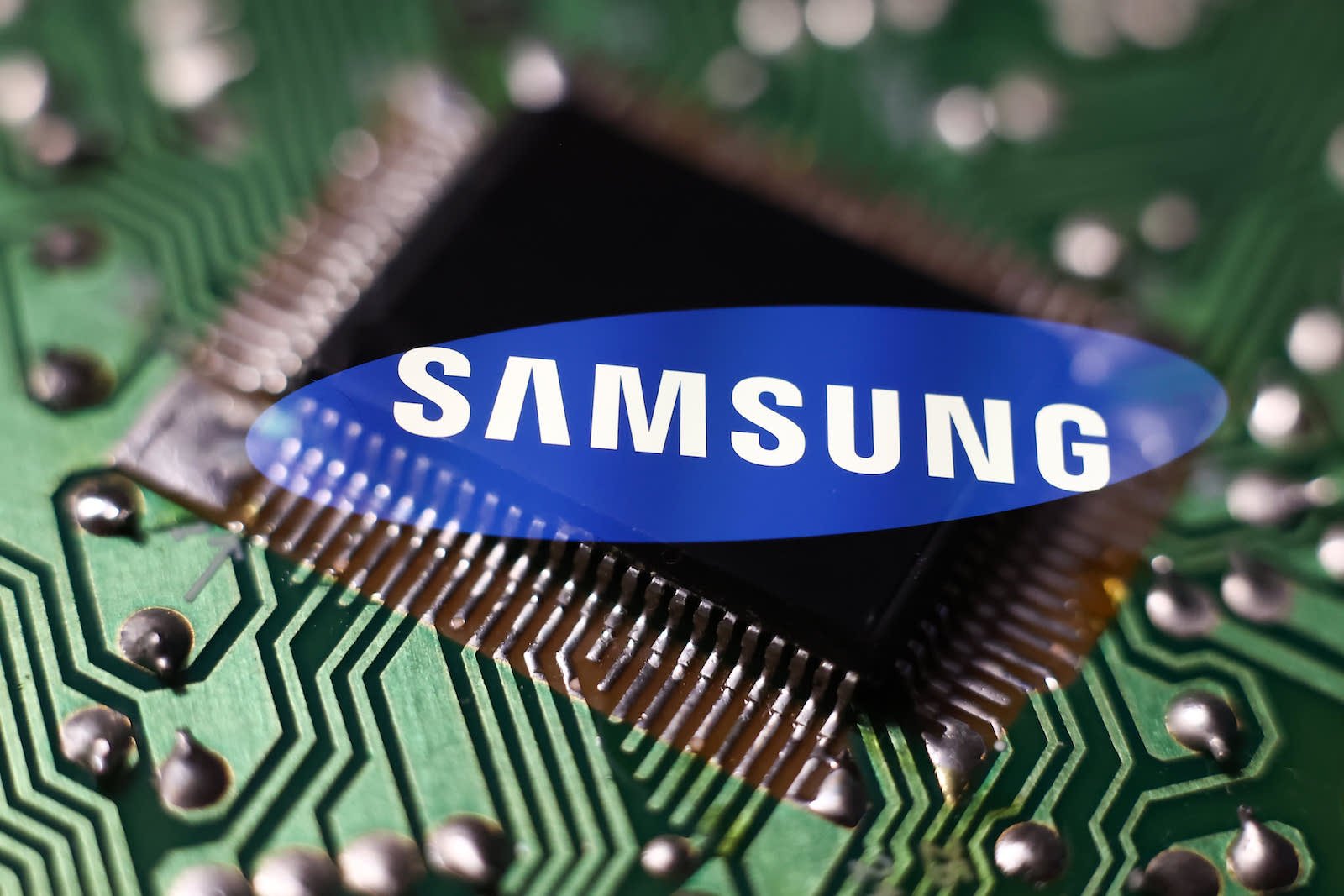 Samsung's $560K bonuses aim to keep chip engineers from China