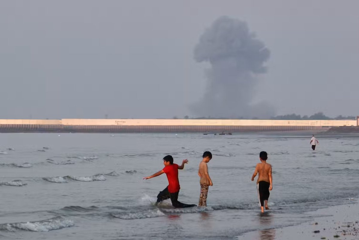 Trump's Iran Standoff: No Good Escalation Options Left in Strait of Hormuz