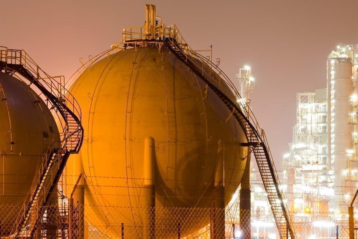 UAE Exit from OPEC Signals Shift from Oil Shortage to Potential Surplus