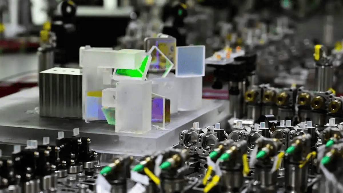 US and China Intensify Quantum Race with Competing Investment Drives