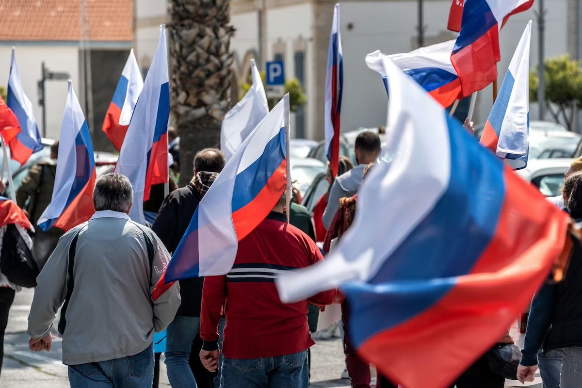 Why Some Europeans Back Russia: Party Loyalty and Disinformation Drive Support