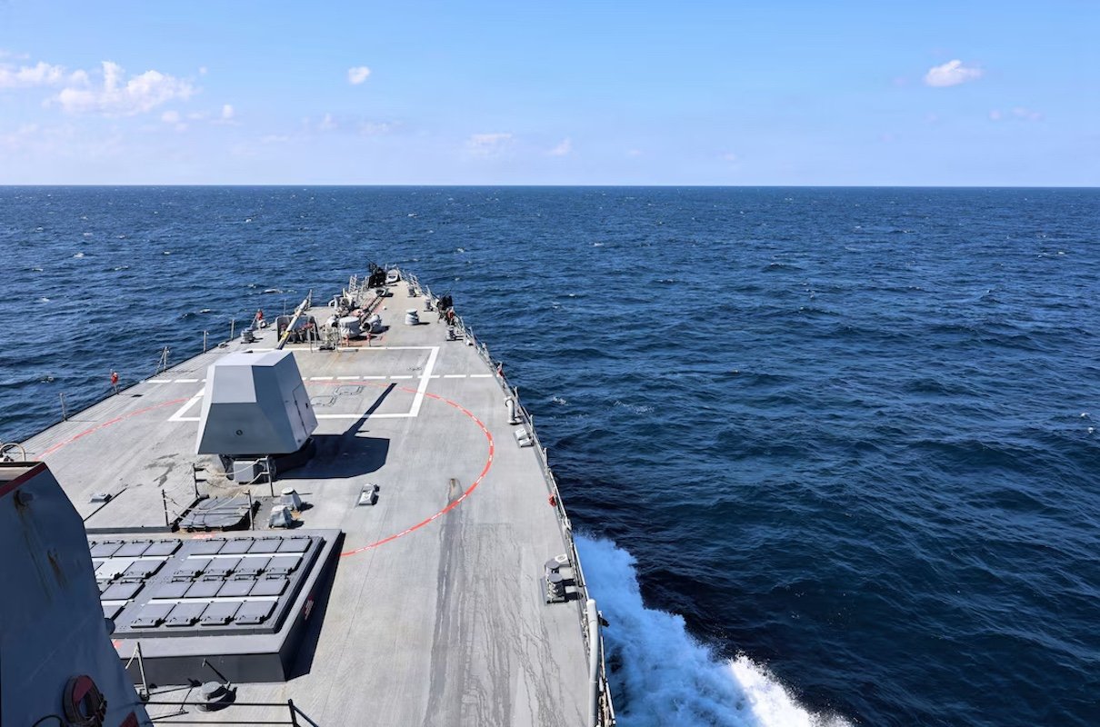 Why Washington Hesitates to Force Open the Strait of Hormuz