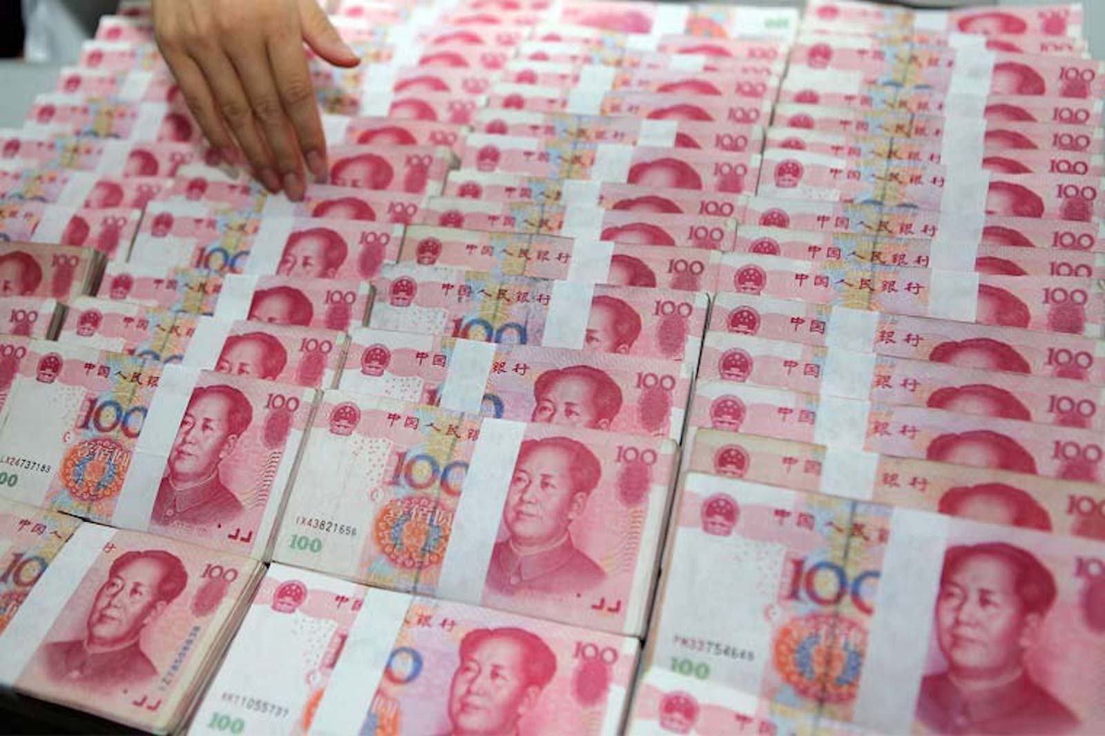 Xi's Capital Controls Tighten as China's Economic Fixes Fall Short